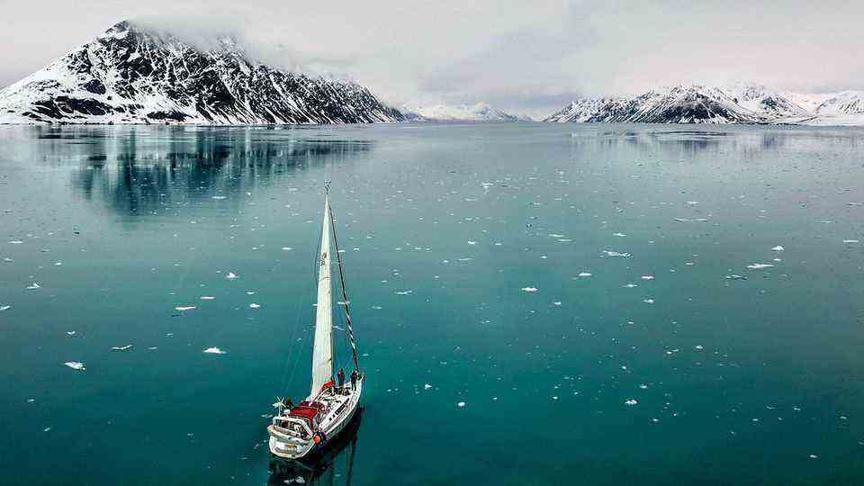 Norway – on site with Arctic sea sailor Delphine Garcin