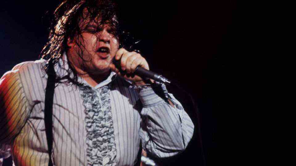 Fat, sweating, with greasy hair: Meat Loaf performing in New York in 1978. The singer could not rely on his appearance in his career.  On his talent.  Later, his stature became his trademark.  Meat Loaf - just meatloaf.