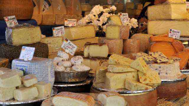 Tips for Munich and the region: Cheese paradise: You get a huge selection at the Munich Viktualienmarkt.