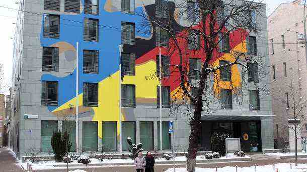 Deutsche Botschaft in Kiew: Das Außenministerium plant nicht, die Einrichtung zu schließen. (Quelle: imago images/ Anna Marchenko)