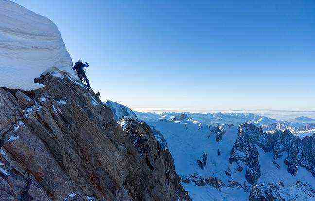 When he reached the summit, at 4,208 m above sea level, Charles Dubouloz was very marked in the hands and right foot.