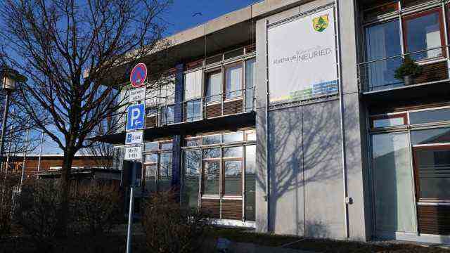 Municipal finances: Relocation instead of a new building: The municipality of Neuried is relocating its entire town hall to an office building in the commercial area.