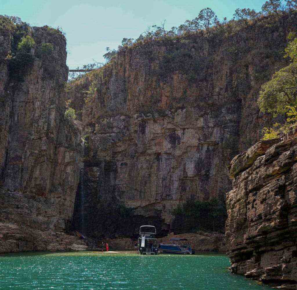 Furnas Reservoir is a tourist attraction in the state of Minas Gerais.  A boulder fell on several boats on Saturday