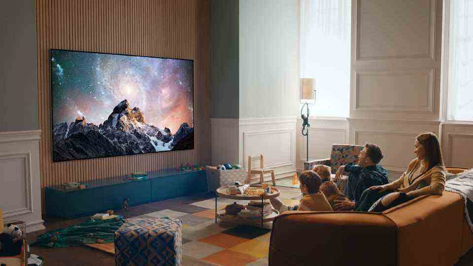 LG G2 97 inch TV