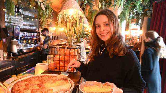 Café Zeitgeist: Sophia Wassenegger, daughter of the owner, is also employed in the Zeitgeist.