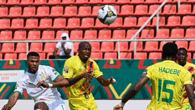 Africa Cup: Built with Chinese money: The teams from Senegal (Keita Balde left) and Zimbabwe (Gerald Takwara) duel at the 33rd Africa Cup in the Stade de Kouekong in Bafoussam.