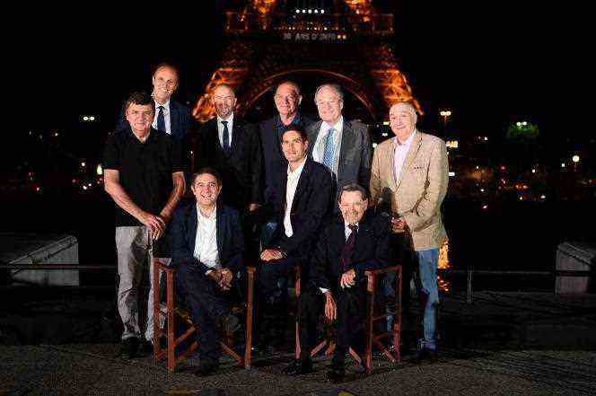 Jean Maheu (second row, center) posing with the former presidents of Radio France in 2017 in Paris, to celebrate the thirty years of France Info.