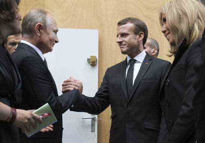 Russian President Vladimir Putin (left) and Emmanuel Macron in Paris in 2019.