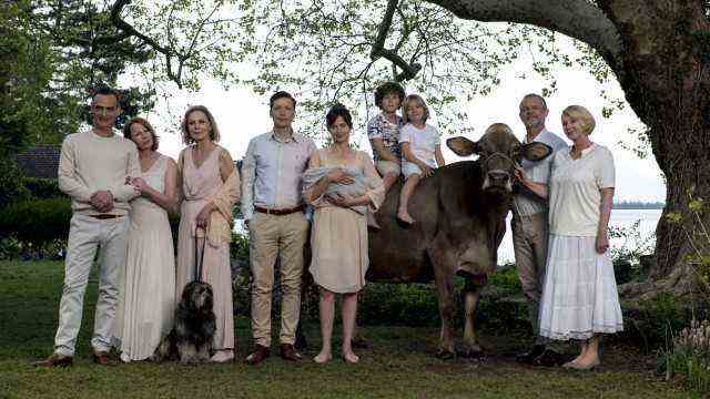 "Wanda, my miracle" In the cinema: Wanda (middle with baby) with her Polish family (right) and the Swiss hosts.