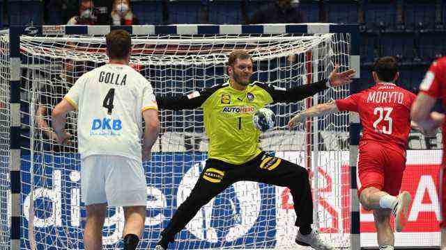 Handball European Championship: Suddenly important again: Johannes Bitter (middle) parried against Poland, although he had actually long since announced his withdrawal from the national team.