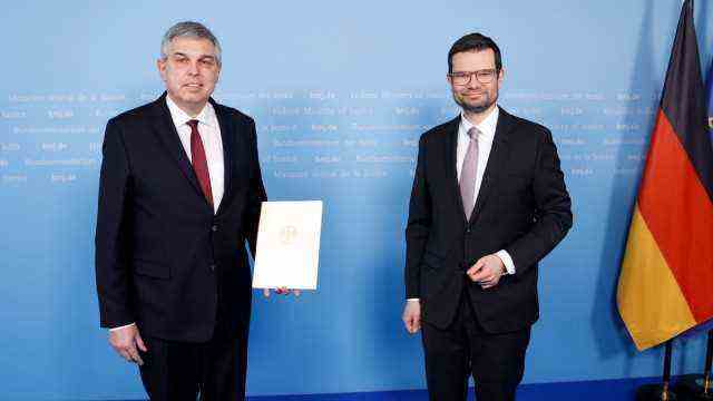 Tax law: Hans-Josef Thesling (left) receives his certificate of appointment from Justice Minister Marco Buschmann (FDP).  She was ready a long time ago.