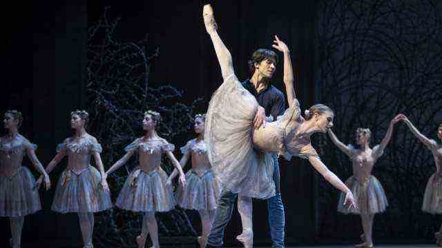 Ballet: Shines: the retreaded "sleeping Beauty" in Hamburg.