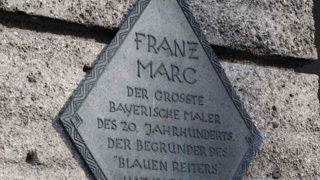 Schwanthalerstraße: A memorial plaque on house number 55 commemorates the painter Franz Marc.  The building is currently empty - probably not for long.