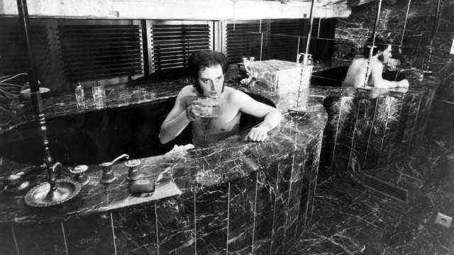 Documentary: Mosi was once young too: German fashion designer Rudolph Moshammer in the bathtub.