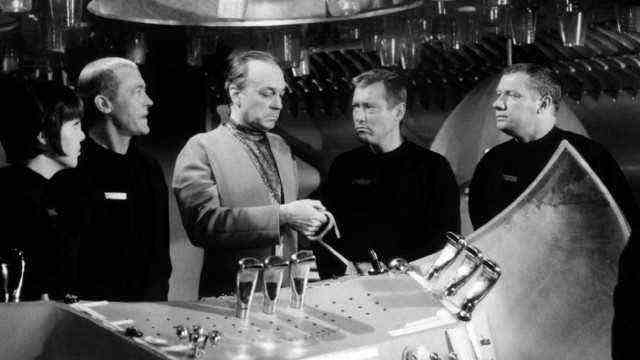 Obituary: For the equipment of the "Space Patrol Orion" Rolf Zehetbauer used to like to help himself from the hardware store.  So the microphones on the spaceship were actually bathtub enemas.  Here is a film scene with Ursular Lillig, Claus Holm, Dietmar Schönherr and Wolfgang Volz