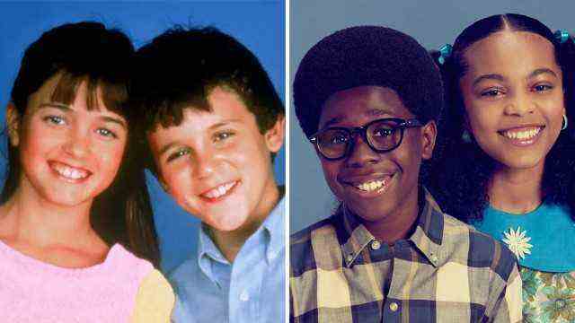 "Wonderful years" on Disney +: Left: the very white original youth Kevin (Fred Savage) and his love interest Winnie (Danica McKellar).  Right: the heroes of the new edition, Dean (Elisha Williams) is in love with Keisa (Milan Ray).