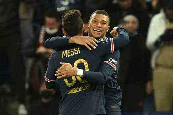 Paris Saint-Germain striker Kylian Mbappé thanks Argentinian striker Lionel Messi for his assist, after scoring his second goal at home against Monaco, at the end of the 18th day of Ligue 1, December 12, 2021 at the Parc des Princes