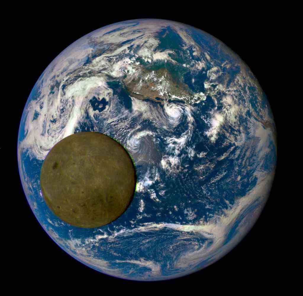 That from "Deep Space Climate Observatory" The image captured shows the size ratio of the Earth and the Moon