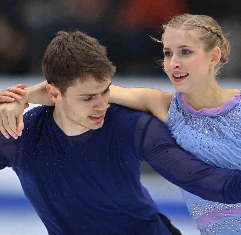 Nolan Seegert und seine Partnerin Minerva Fabienne Hase treten hier während der Kür der Paare bei den Eiskunstlauf-Europameisterschaften im Januar
