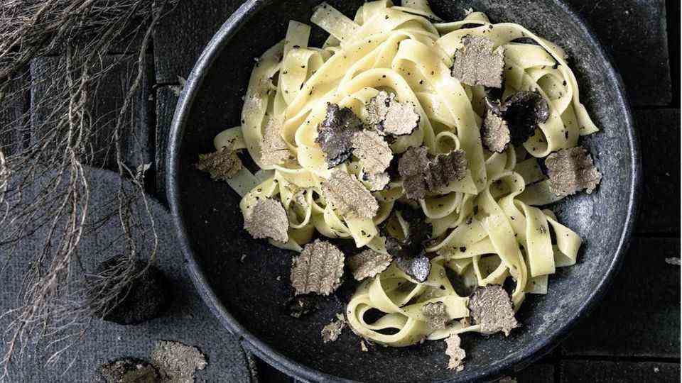 The finest truffle pasta: Fettucine with Périgord truffle