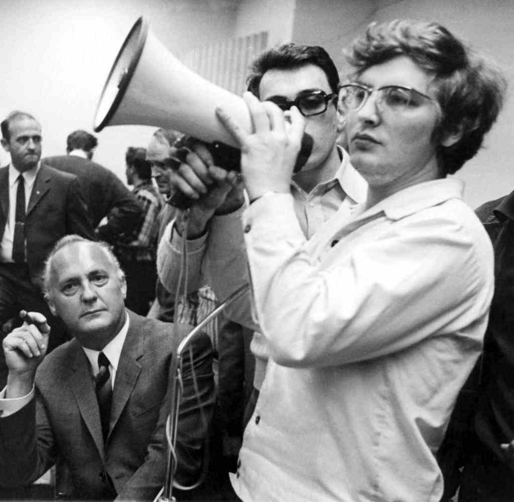 Students disrupt opening of Israel Week, 1969