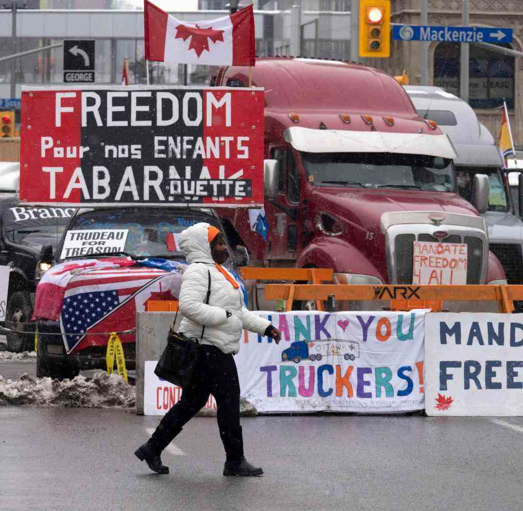 Kanadas Premier Justin Trudeau richtete sich zu Wochenbeginn mit scharfen Worten an die Lkw-Fahrer. Die Proteste müssten „aufhören“
