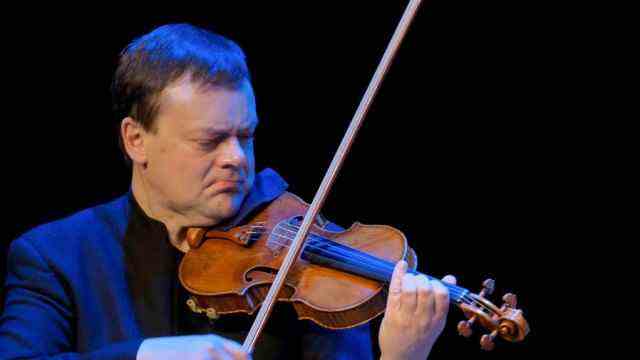 Bach's solo pieces for violin: With Frank Peter Zimmermann, too, someone encounters themselves, listens to themselves while playing Bach.