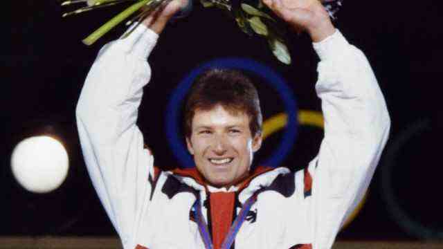 Austrian with gold in the combination: This is what father Hubert Strolz looked like in 1988 in Calgary with his gold medal.