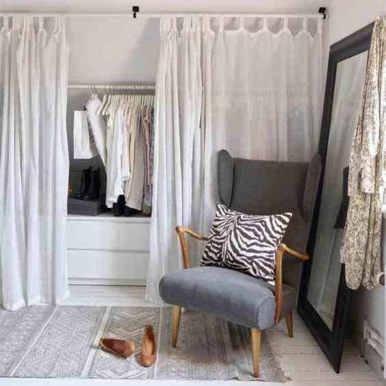 A Dressing Room With A Romantic Look