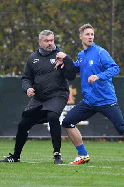 Bochum's coach Thomas Reis: When the VfL players around Sebastian Polter (right) need pressure in training, they get it from coach Thomas Reis.