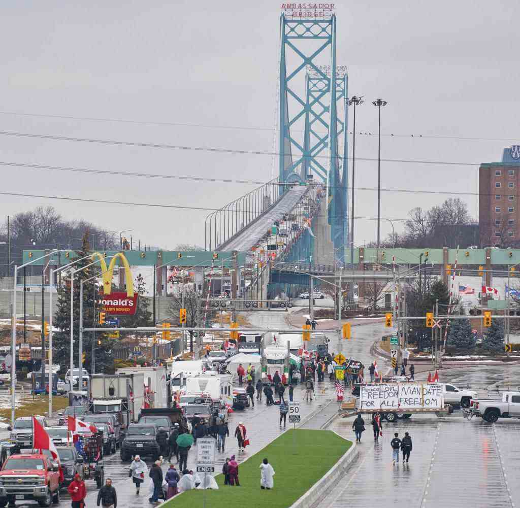 Die Blockade auf der Grenzbrücke zwischen Windsor (Kanada) und Detroit (USA)