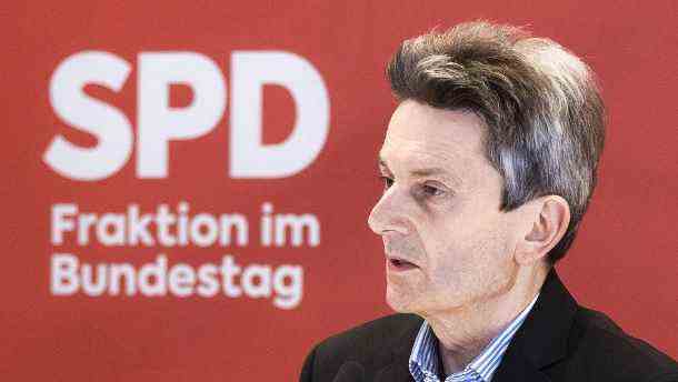 Rolf Mützenich: Der SPD-Fraktionsvorsitzende ruft dazu auf, die Lage in der Ukraine so lange wie möglich weiter zu deeskalieren.  (Quelle: imago images/Florian Gärtner)