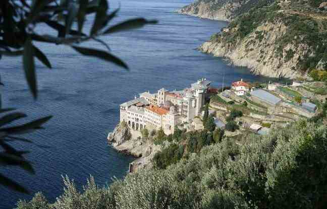 The monasteries of Mount Athos produce their own olive oil, but also their bread, their honey and their wine.