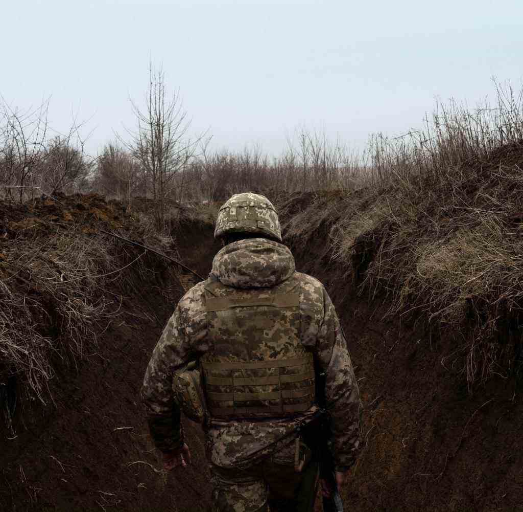 Ukrainian soldiers in Svitlodarsk