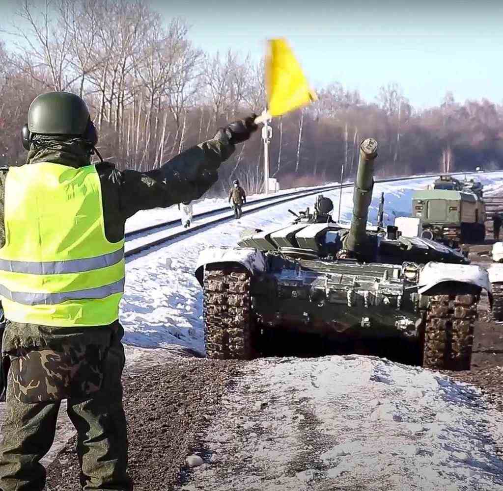 Aufnahme vom Abtransport eines russischen Panzers, veröffentlicht vom Verteidigungsministerium in Moskau – wie bislang alle Fotos vom Abzug