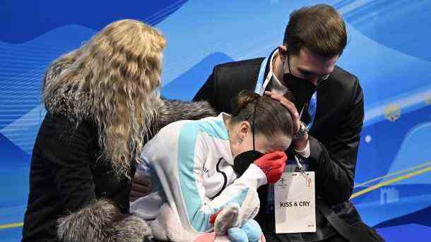 Kamila Valiewa couldn't stand the pressure.  (Source: imago images)