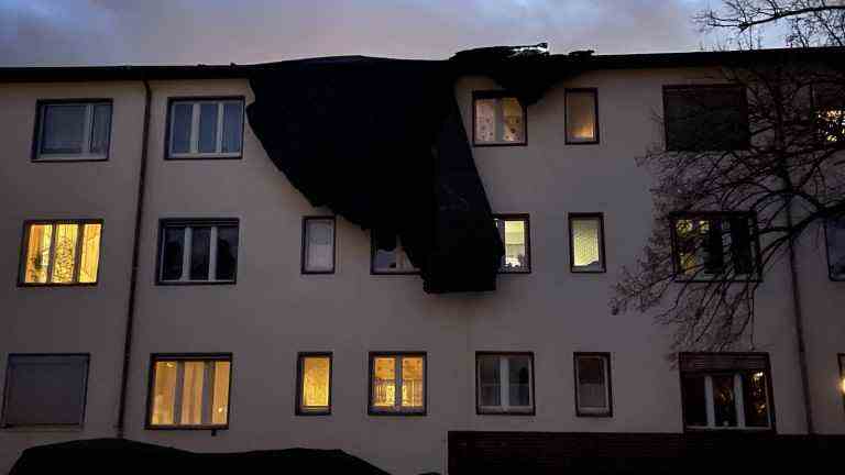 In Lankwitz, two roofs of residential buildings were covered.  (Photo: spreepicture)