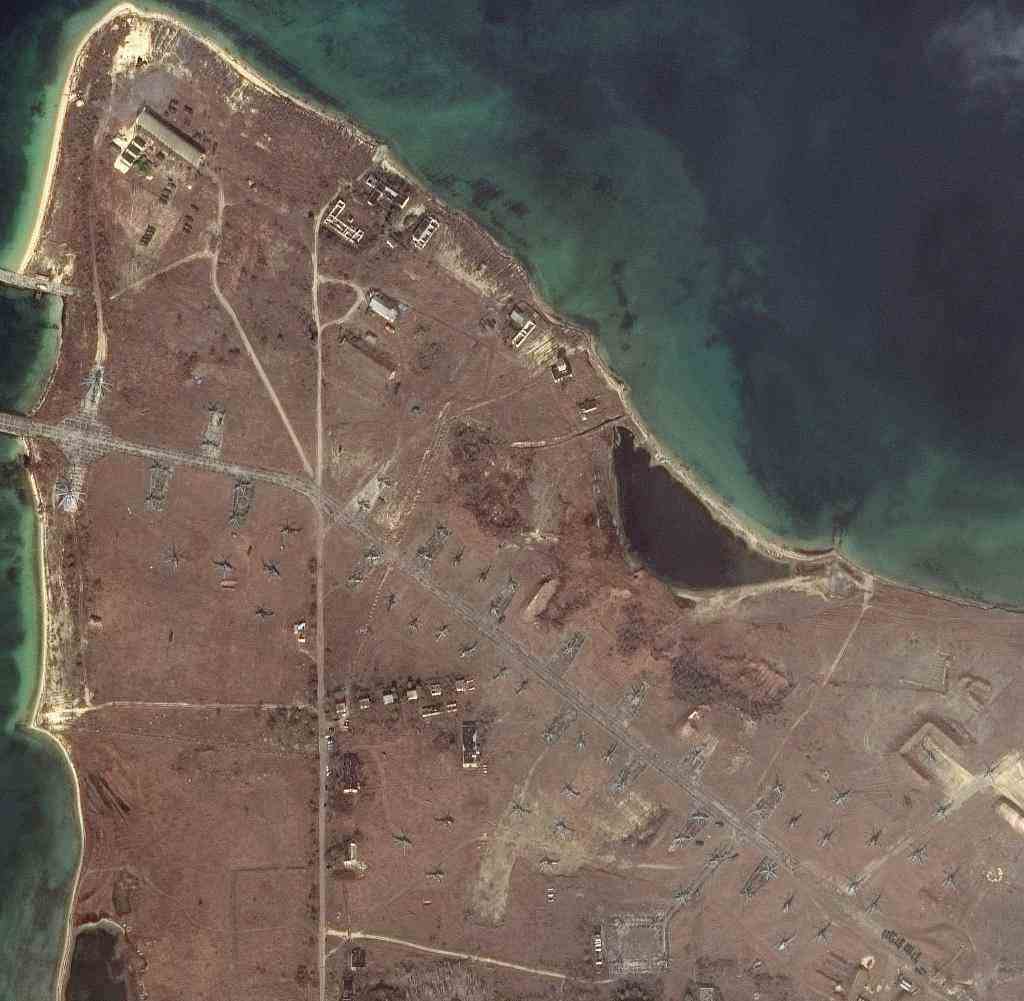 Eine Satellitenaufnahme vom See Donuzlav und die Krim