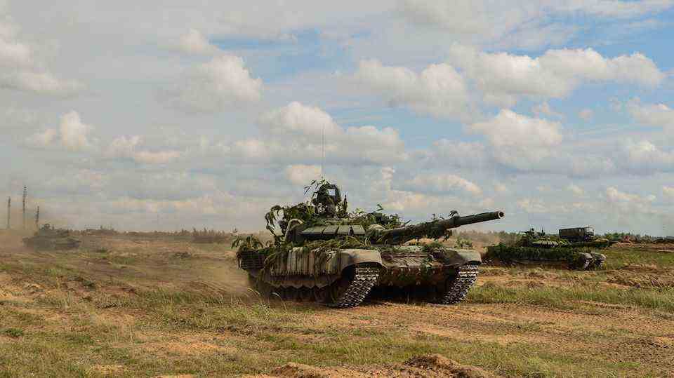 in exercises like Zapad 2017, the Kremlin deploys large numbers of real troops.