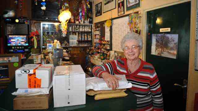 Culture and leisure: The good soul of the street: Landlady Irmgard Jörg from the Stüberl "beer barn" in the Dreimühlenviertel.