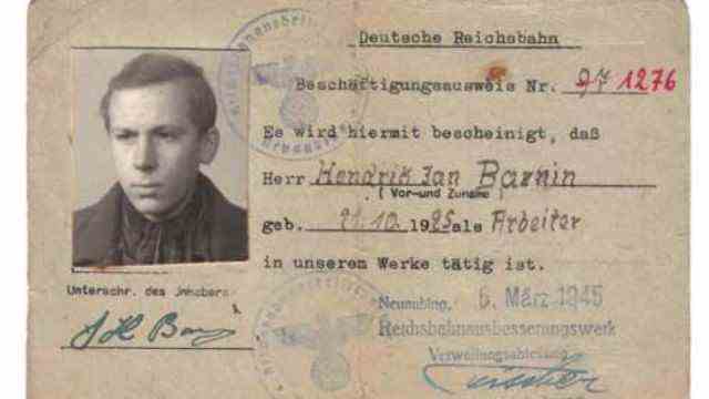Nazi past: This one "employment card" Jan Bazuin received it from the Deutsche Reichsbahn in March 1945.