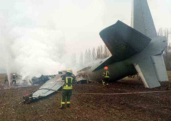 Un avion militaire ukrainien s'est écrasé jeudi près de Kiev avec 14 personnes à bord
