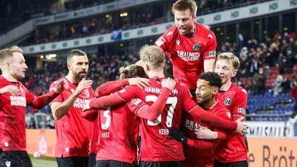 Hannover's players celebrate 1-0 through Sebastian Kerk: The victory over Kiel confirmed the strong form of Lower Saxony.  (Source: imago images/Eibner)