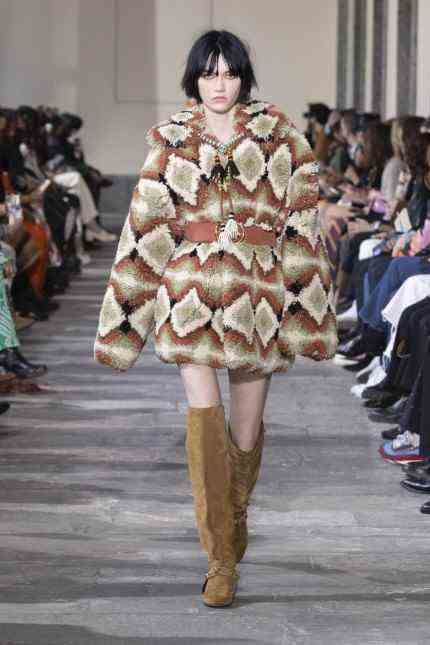Fashion Week Milan: Wrapped up warm: At Etro it's going to be cozy.