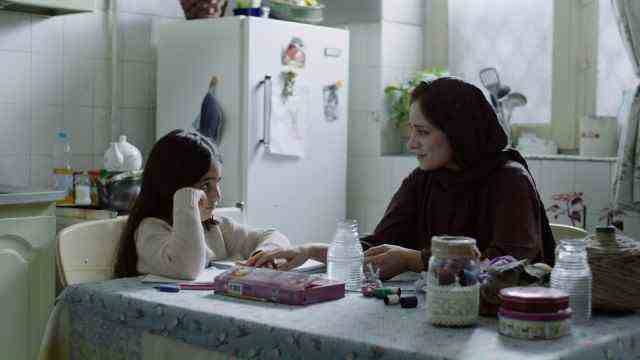 "Ballad of the White Cow" in the cinema: Lili Farhadpour and Maryam Moghaddam in "Ballad of the White Cow".