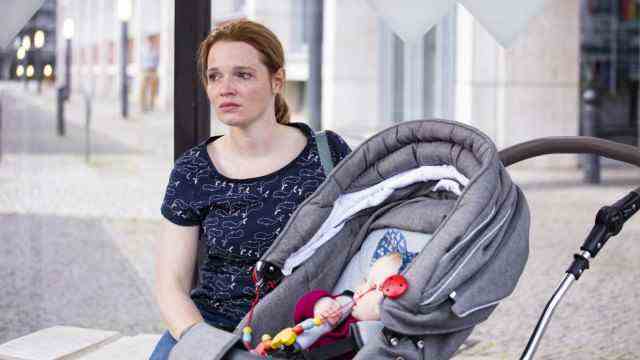 "Beautiful" in the cinema: happiness through motherhood?  Sonja (Karoline Herfurth) struggles with her character - and the distribution of roles in her marriage.
