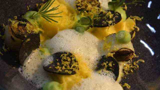 Green Beetle: Surprising: the fagotelli with burnt leeks, truffles and shavings of pickled egg yolk.
