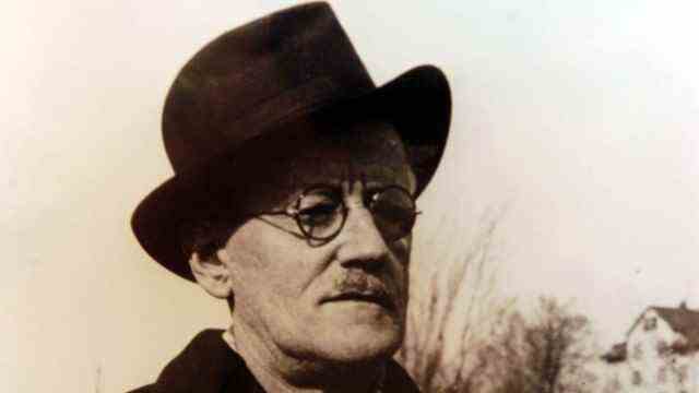 100 years James Joyce' "Ulysses": After completion of the "Ulysses" James Joyce felt one "lively exhaustion", but all the more urgently he wanted to hold the first copy of the book in his hands on his 40th birthday.