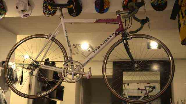 New trend: Jan Ullrich once pedaled on this racing bike, now it hangs in the "bike dress".