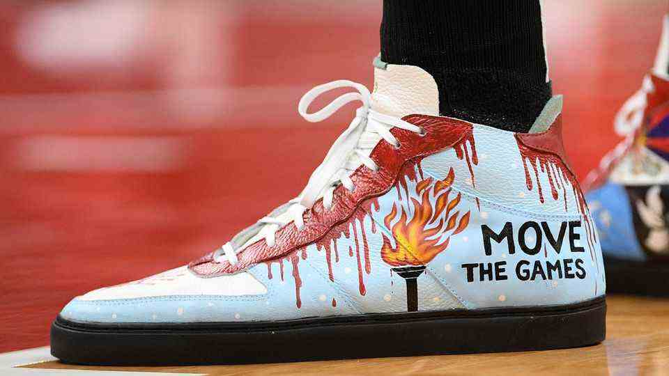 "Postpone the games": Enes Kanter Freedom's shoes in an NBA game between the Boston Celtics and the Washington Wizards
